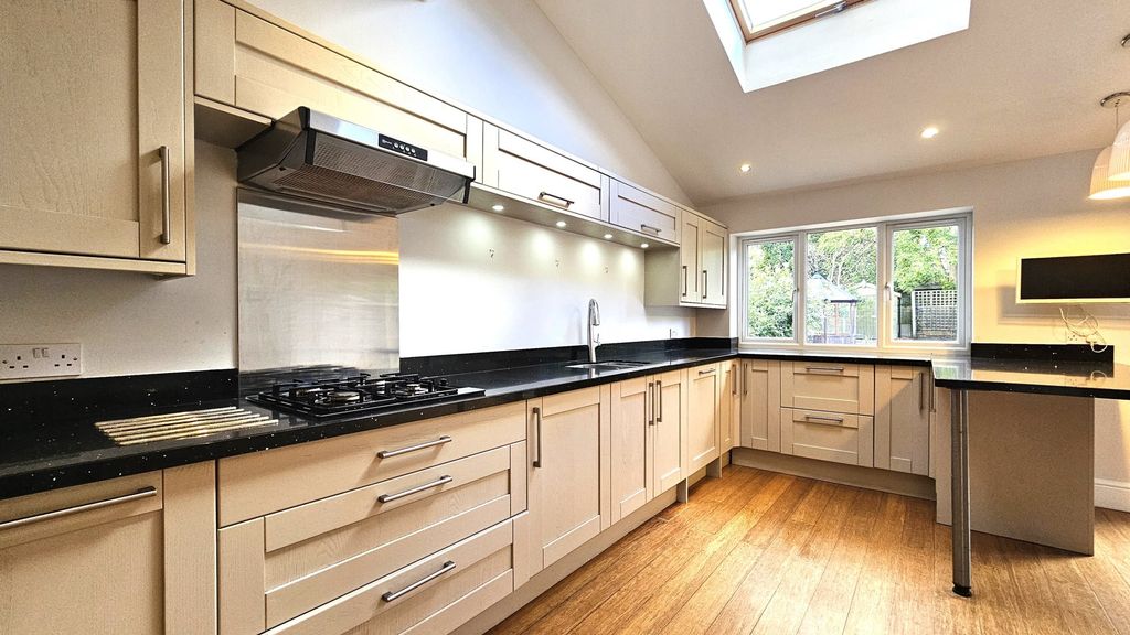 Property photo 3 of 27