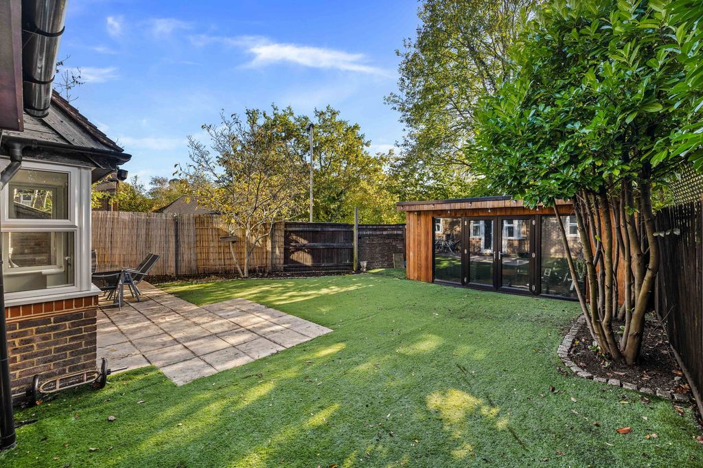 Property photo 2 of 24