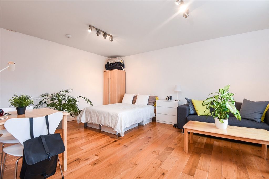 Property photo 2 of 9