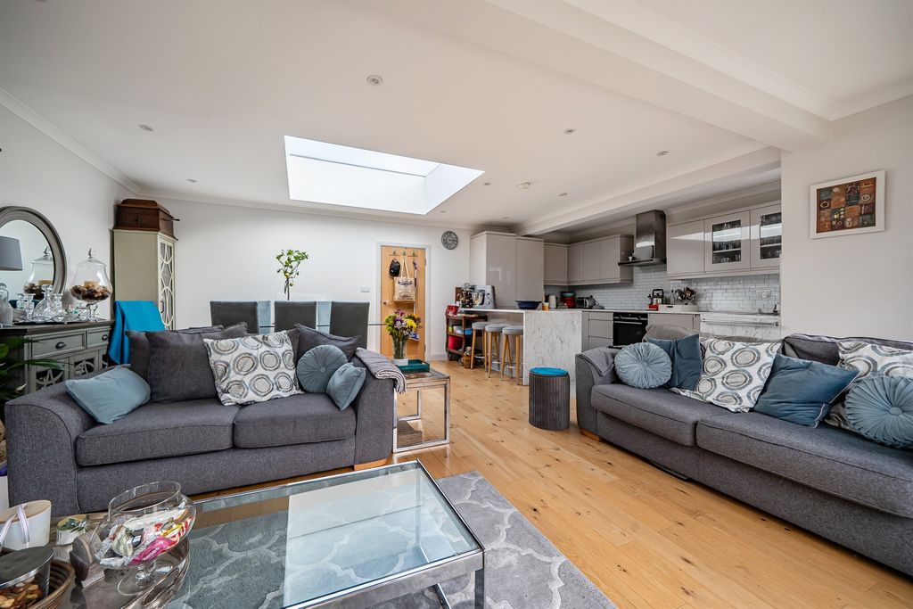 Property photo 2 of 12