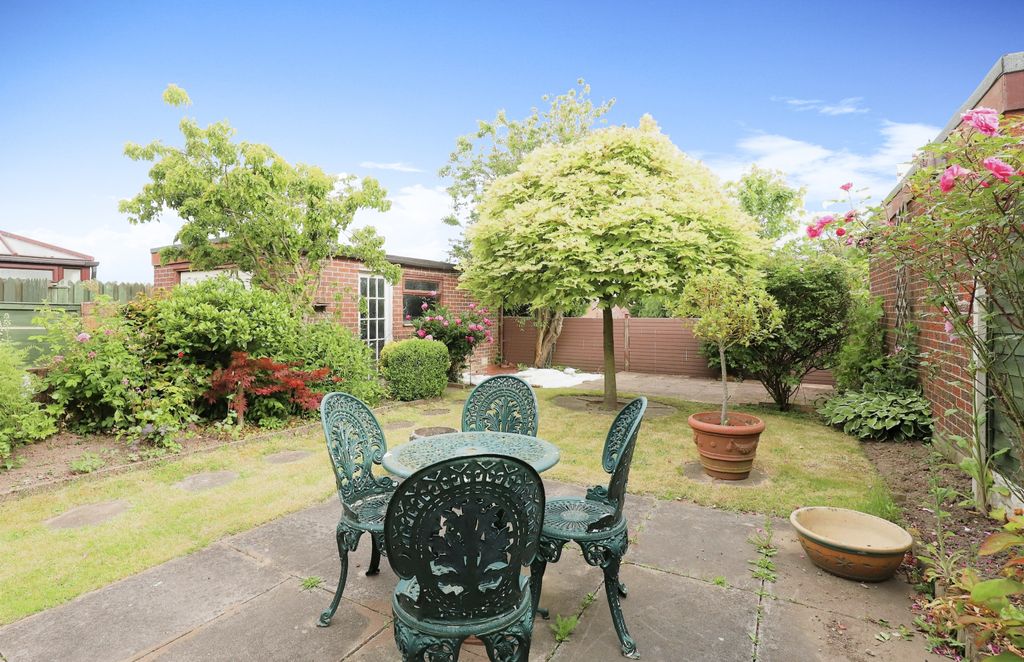 Property photo 2 of 15 Garden