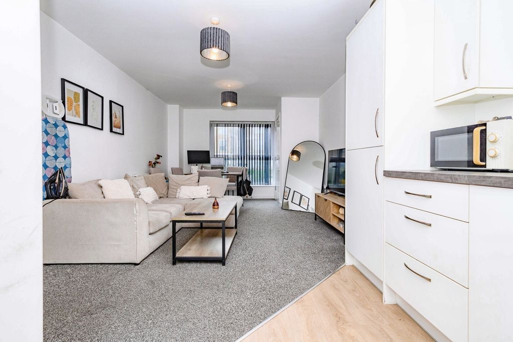 Property photo 3 of 10 Pbox-Img.Jpg