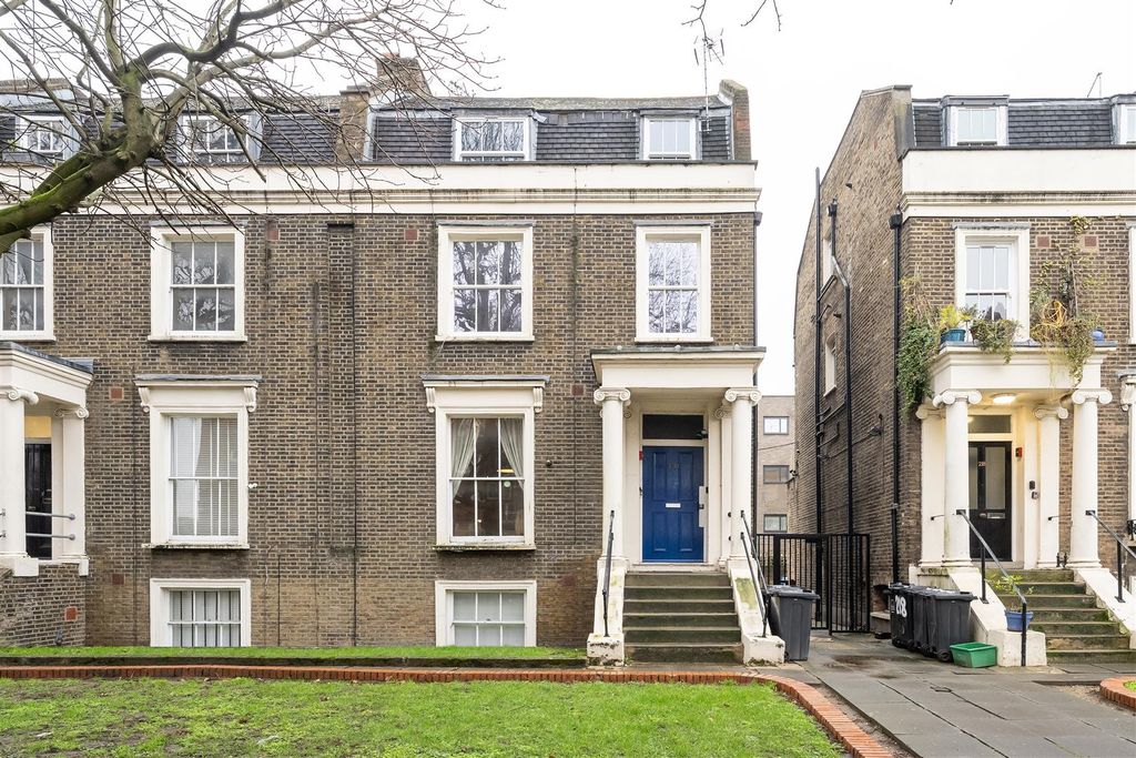 Property photo 1 of 26 Dalston Lane, E8