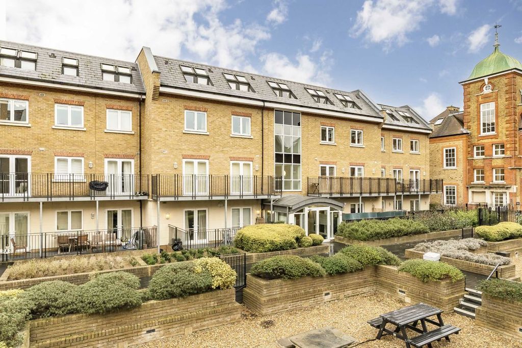 Property photo 3 of 6