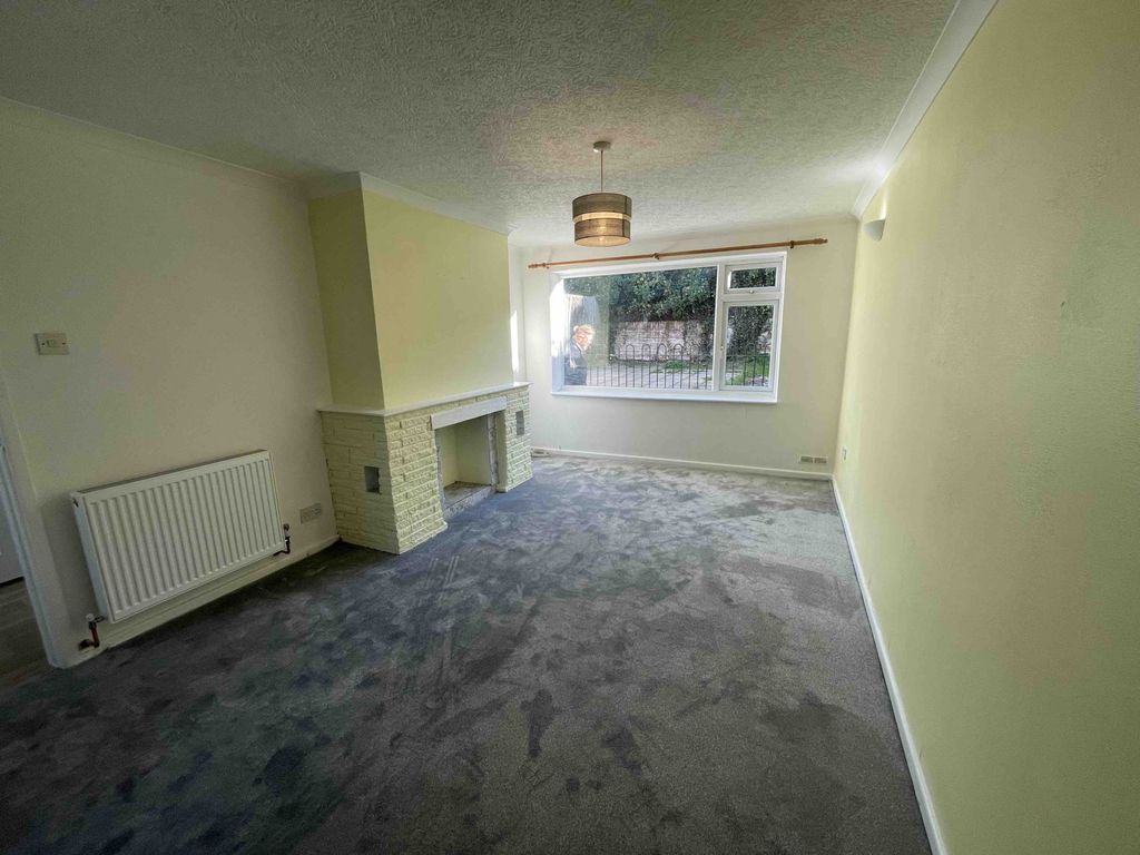 Property photo 3 of 15 Lounge