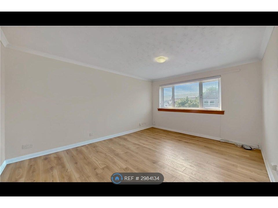 Property photo 2 of 11 Living Room i