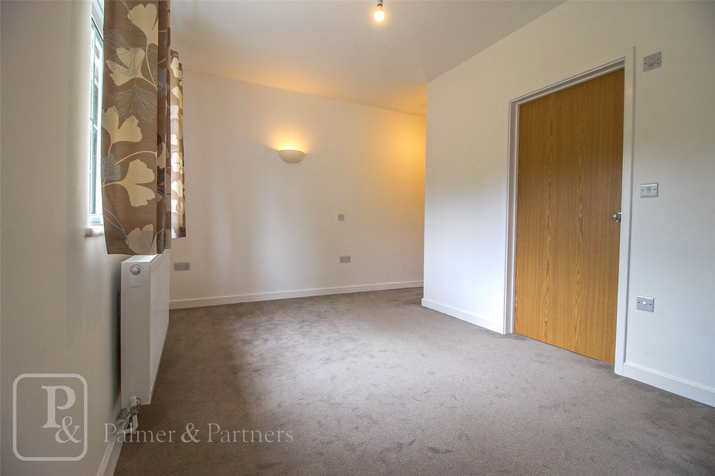 Property photo 3 of 25 Bedroom