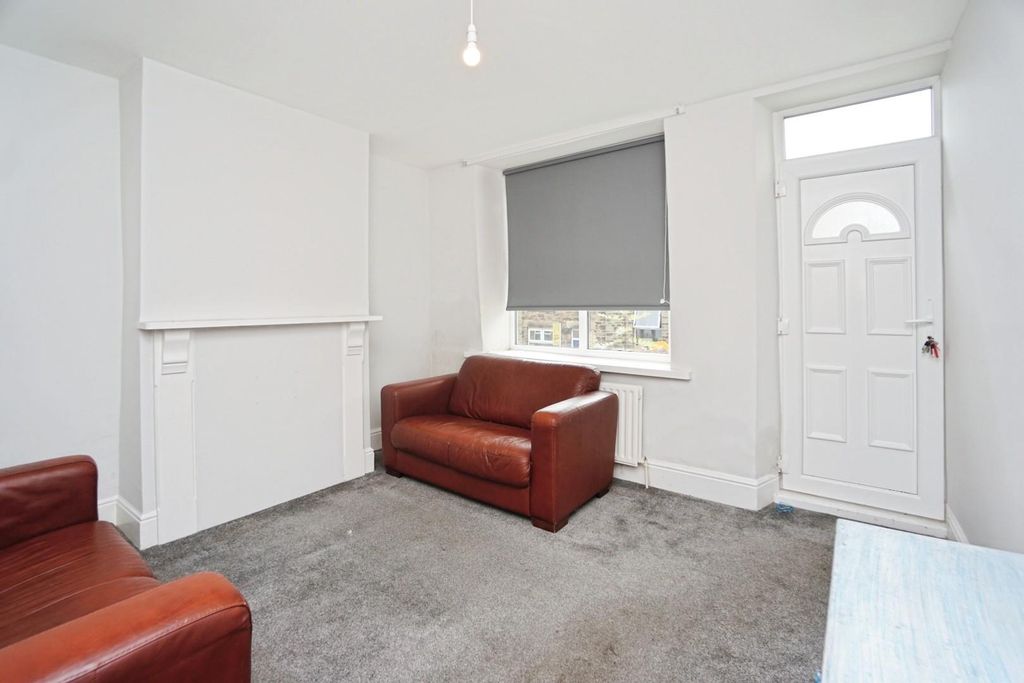 Property photo 3 of 19 Living Room