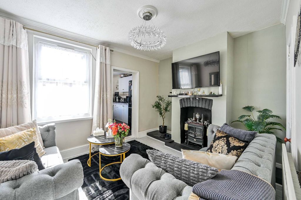 Property photo 2 of 11