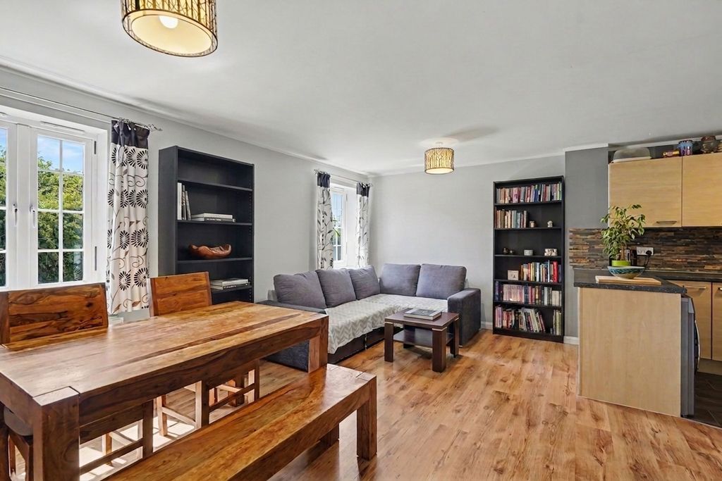 Property photo 2 of 11