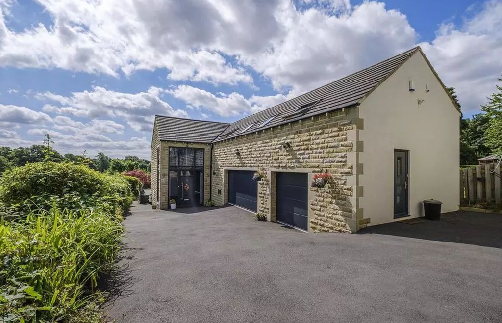 Property photo 2 of 29