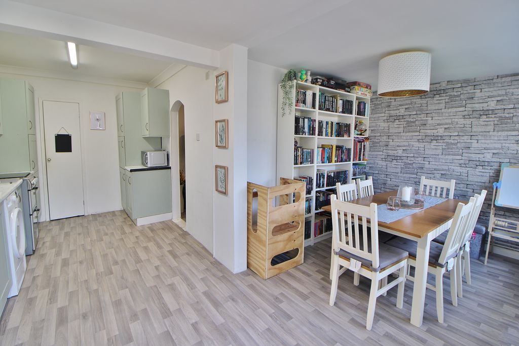 Property photo 3 of 18