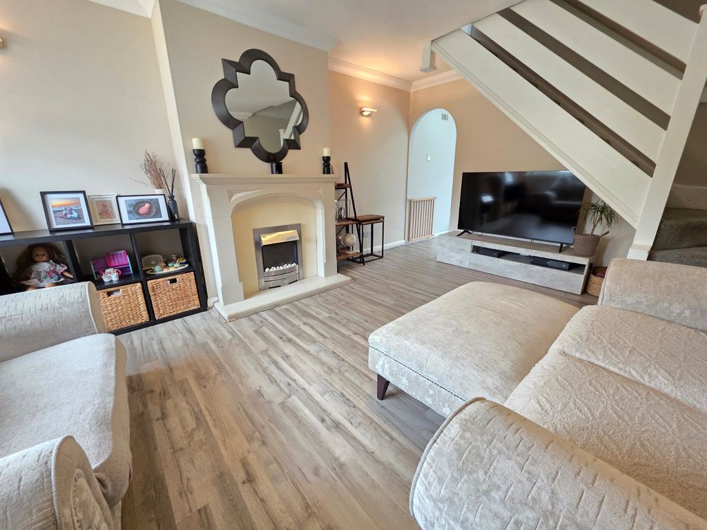 Property photo 2 of 10 Lounge