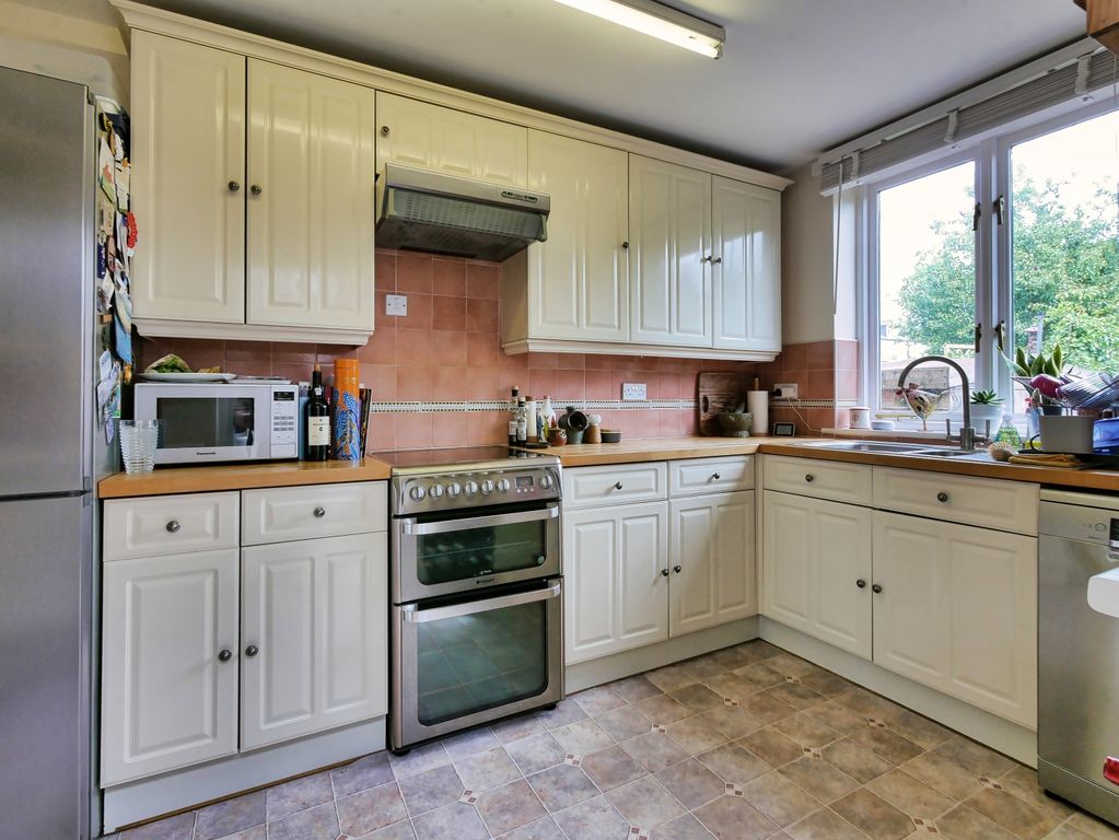 Property photo 3 of 16 Kitchen