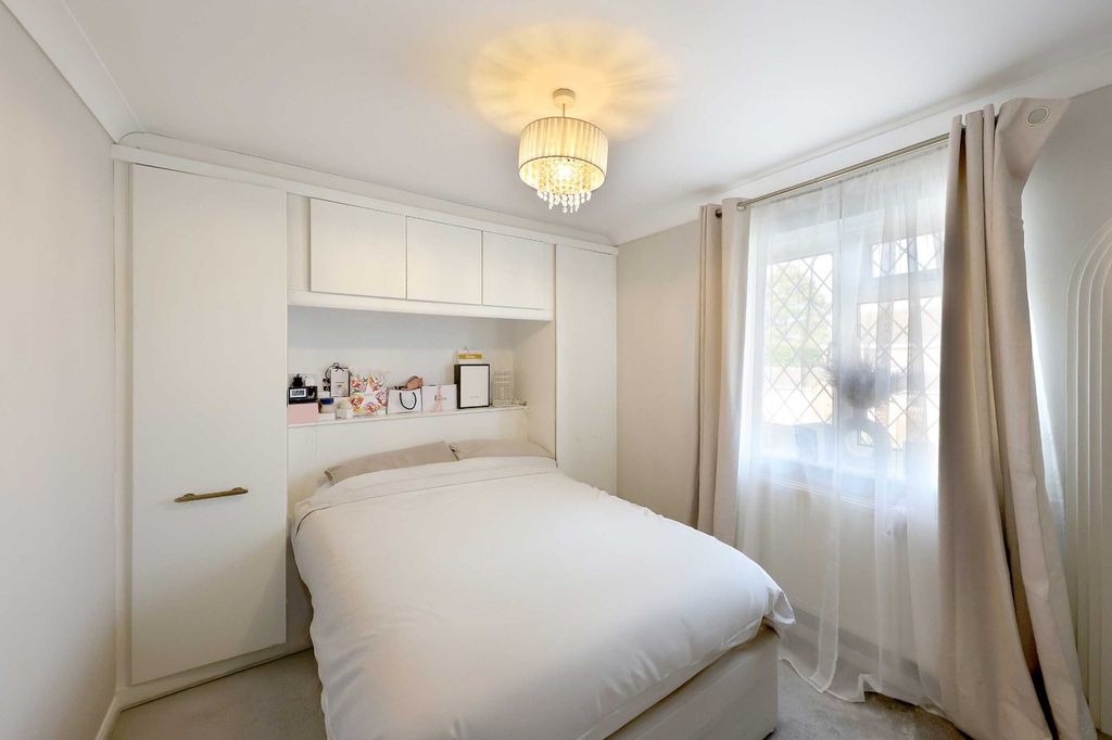 Additional image 13 of 4 bed country house for saleDell Lees, Seer Green, Beaconsfield HP9