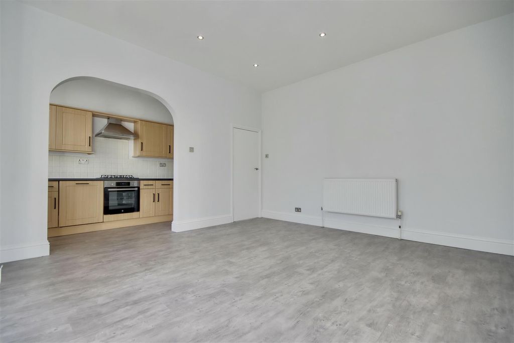 Property photo 3 of 10 Ac106197-5A6B-4A0E-Beb0-5C8De5Eb37E9_1_201_A.Jpeg