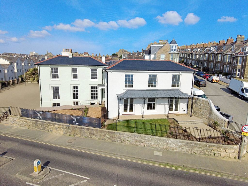 Property photo 3 of 13 Outside Petrellen