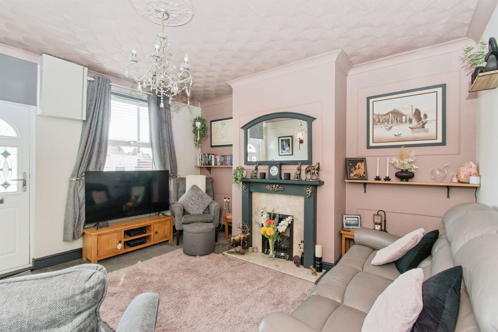 Property photo 3 of 11