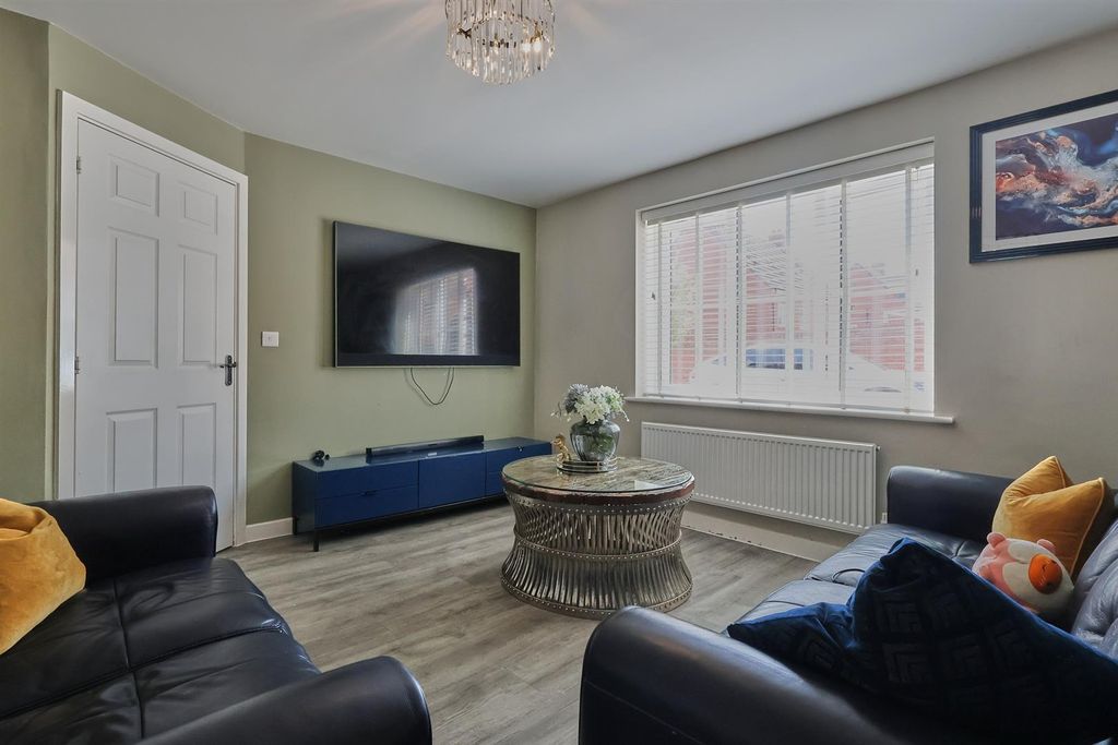 Property photo 3 of 16 Lounge To Front