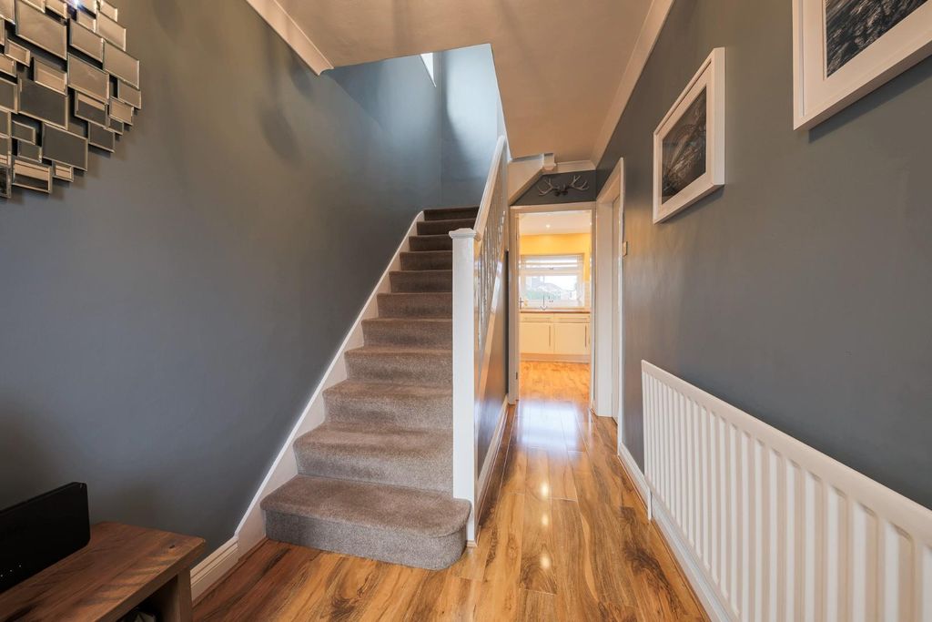 Property photo 2 of 18 Hallway