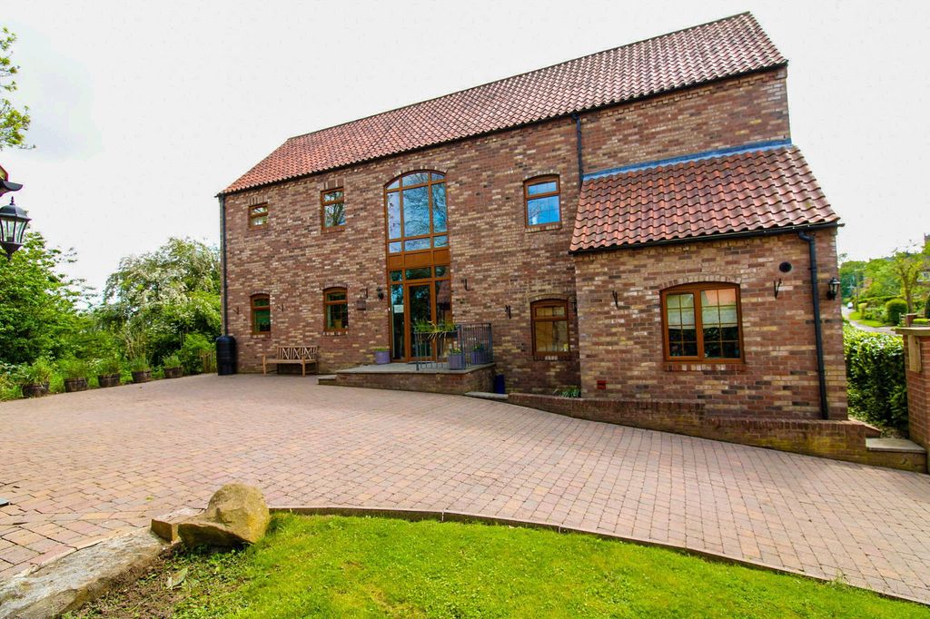 Property photo 1 of 31