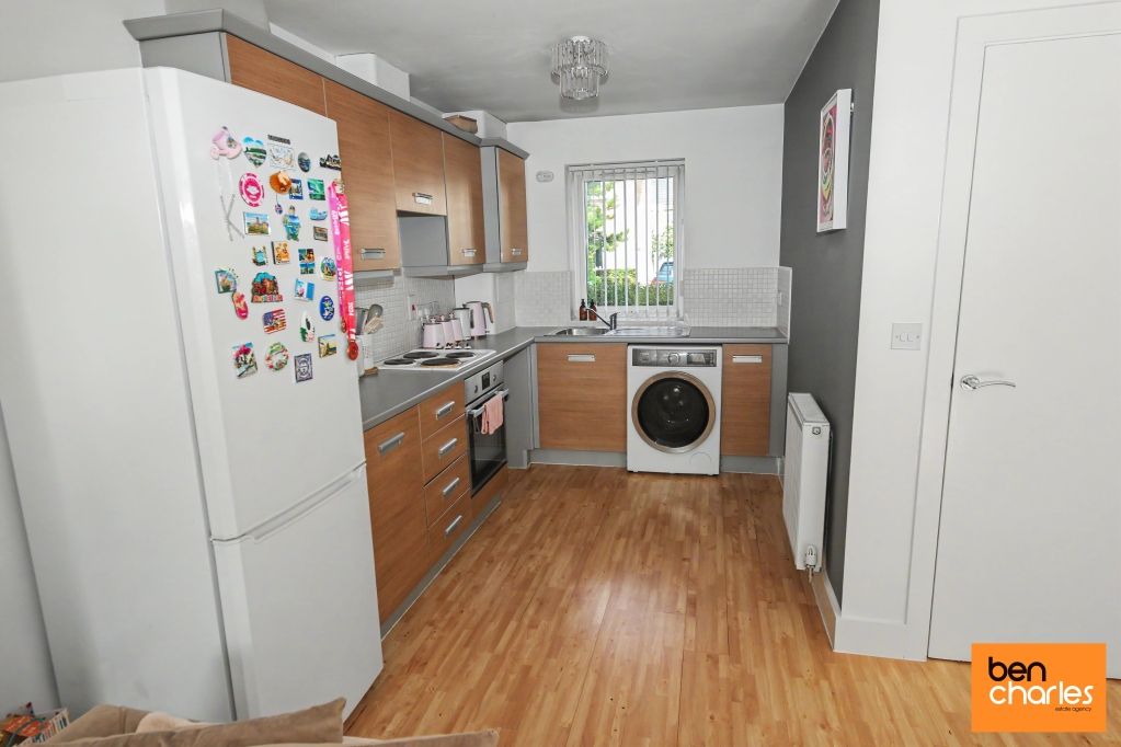 Property photo 3 of 10 Kitchen