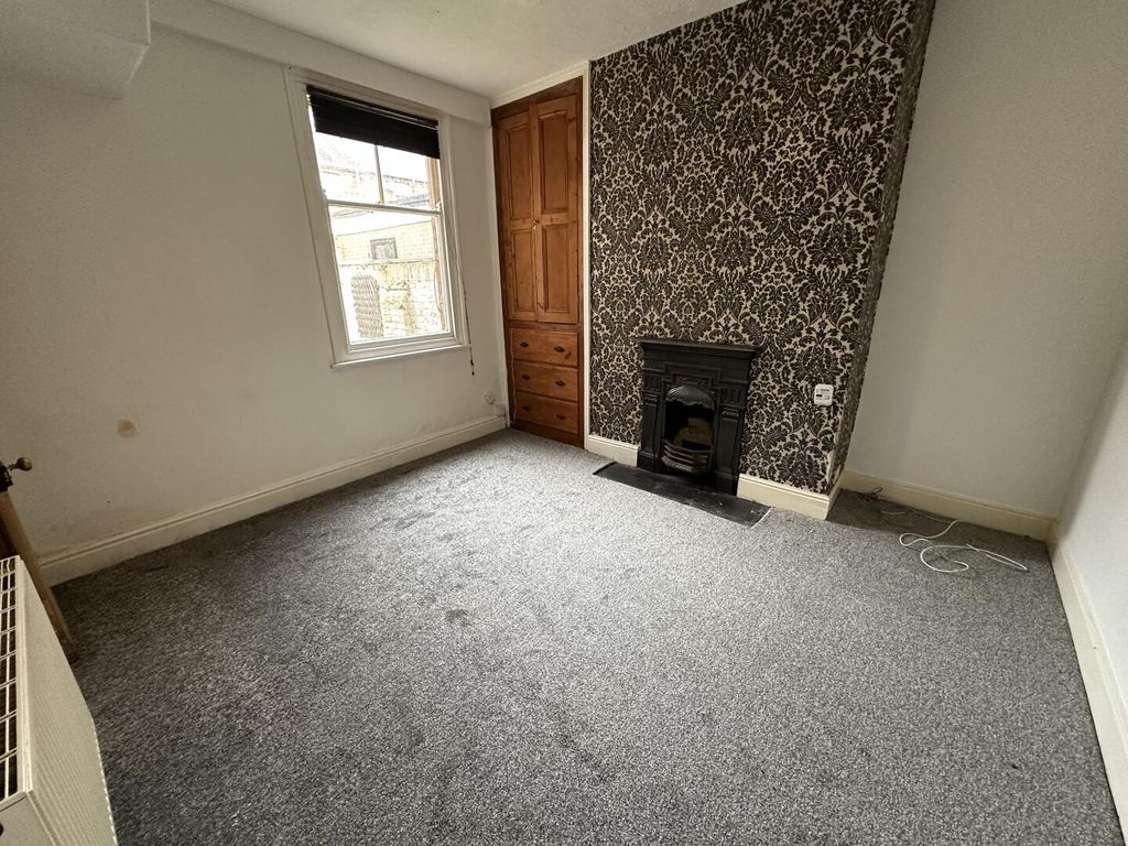 Property photo 3 of 7 Living Room