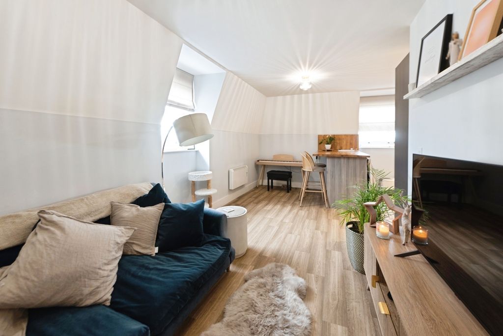 Property photo 2 of 14 Pbox-Img.Jpg