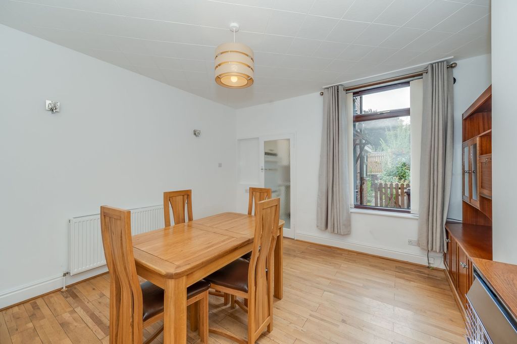 Property photo 3 of 28