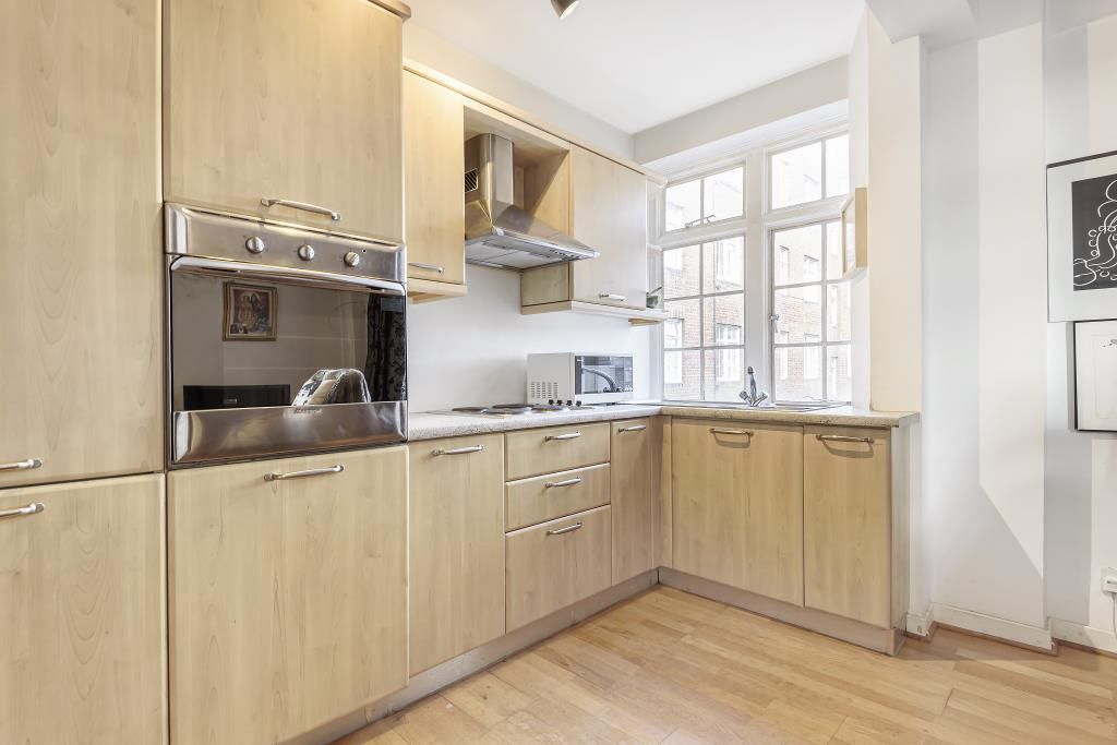 Property photo 2 of 10 Kitchen