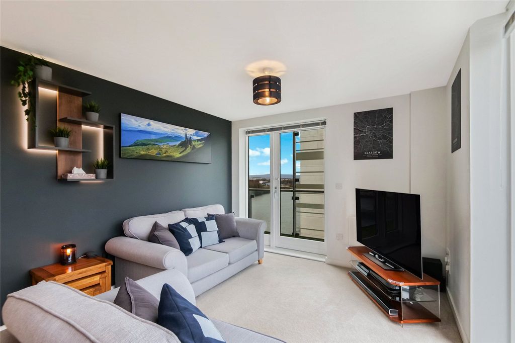 Property photo 3 of 15 Living Room