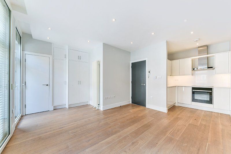Property photo 1 of 12 Shaftesbury Avenue
