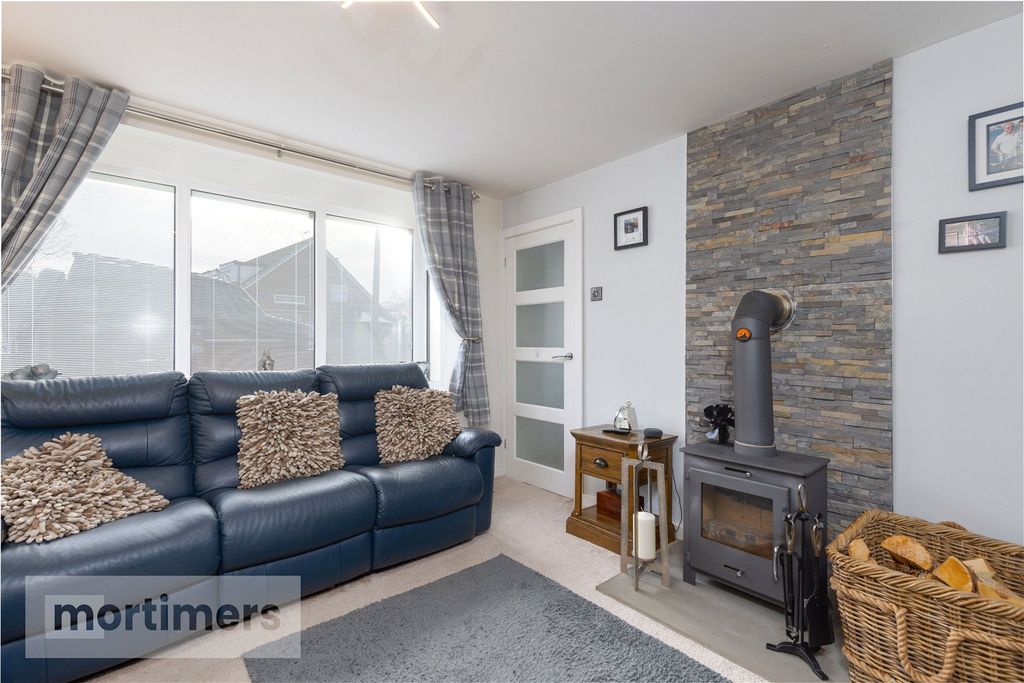 Property photo 3 of 21 Living Room