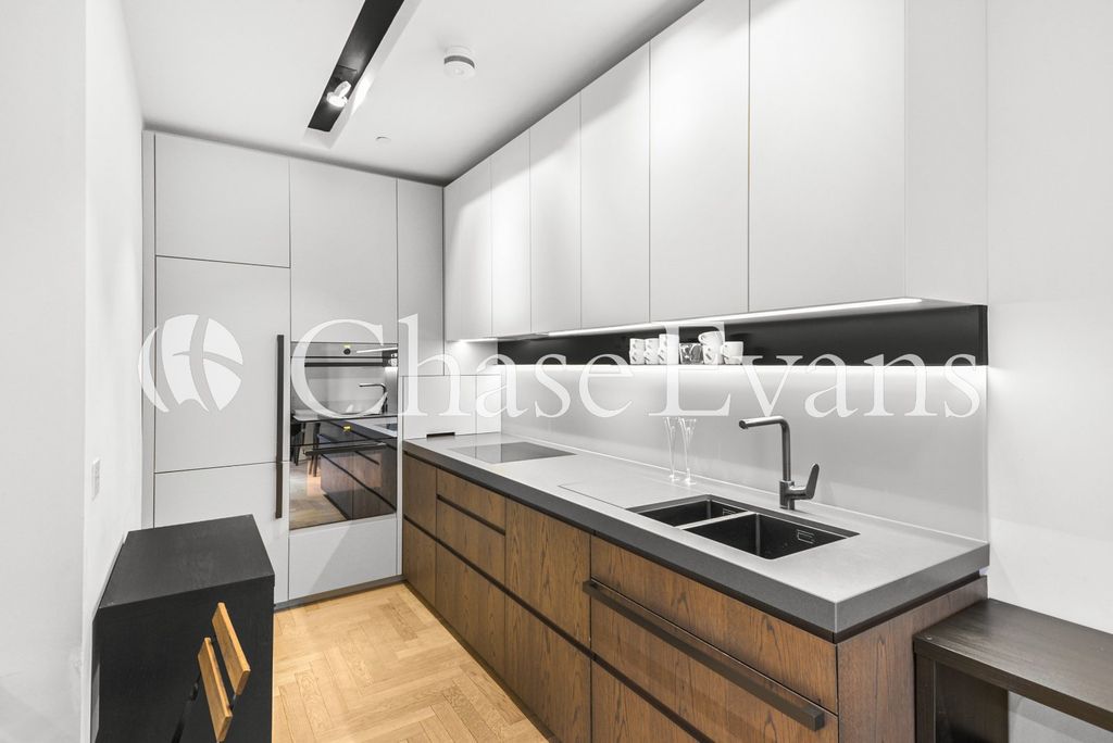 Property photo 2 of 11 Kitchen