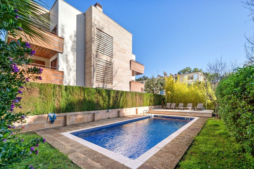 Property photo 2 of 20 Community Pool (3)