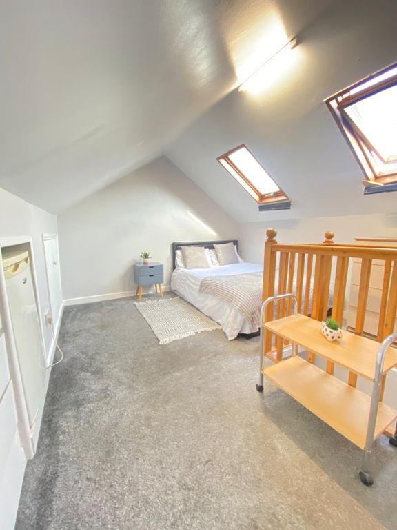 Property photo 1 of 3 Room