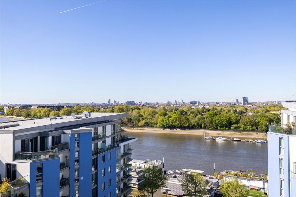 Property photo 1 of 20 Riverside Quarter