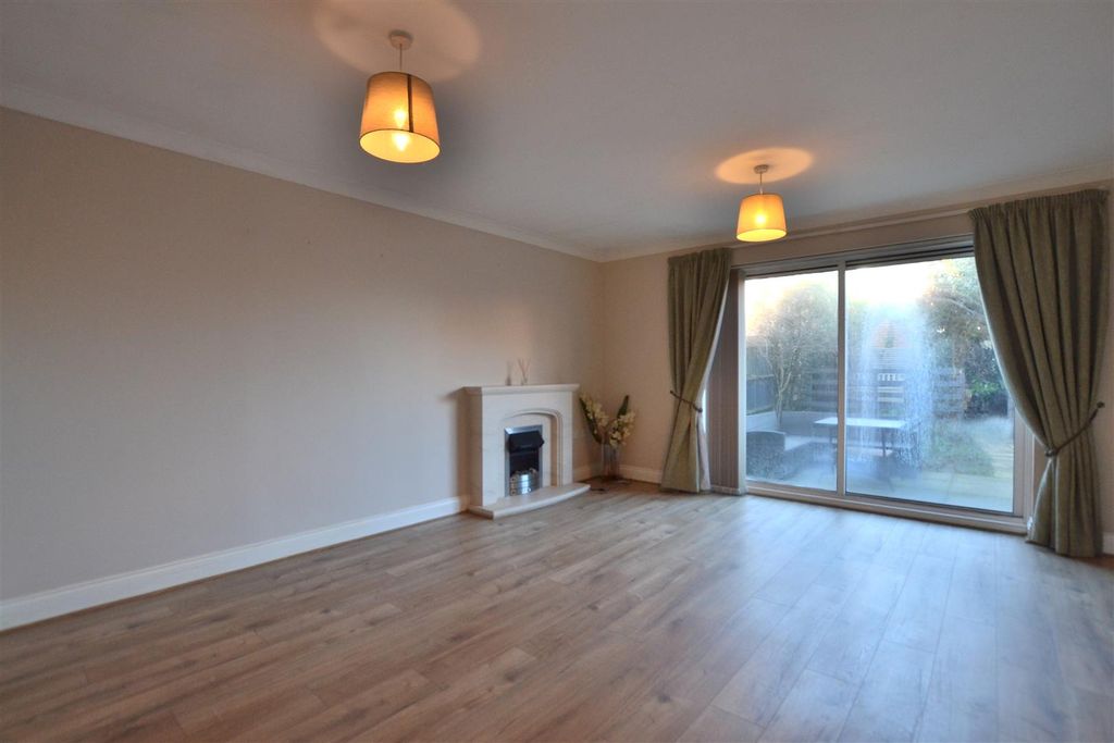 Property photo 2 of 12 Living Room