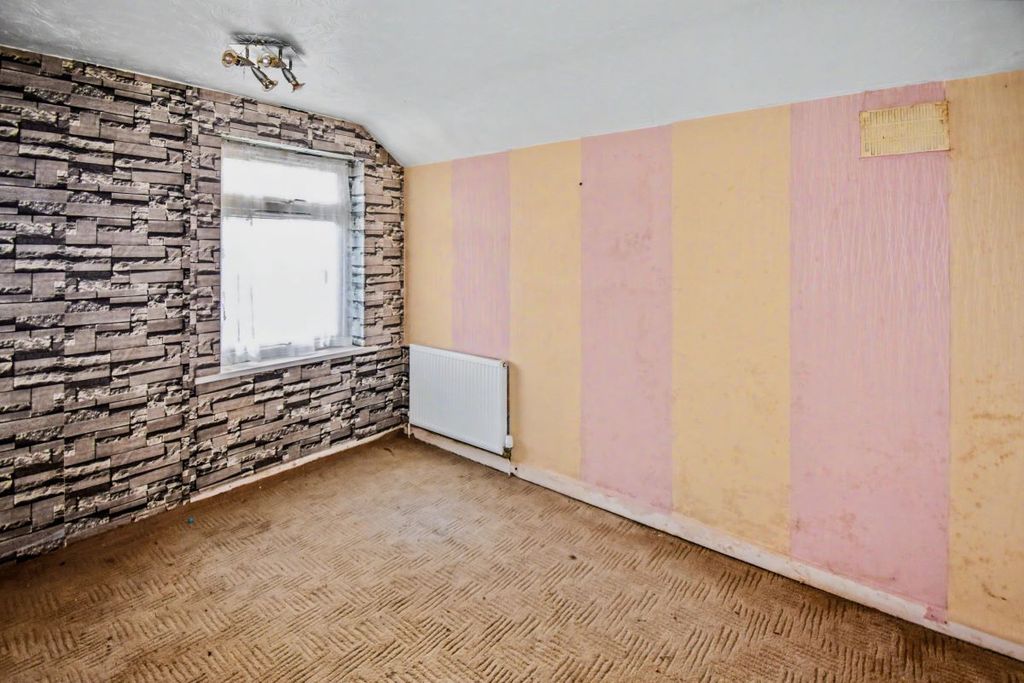 Property photo 2 of 8