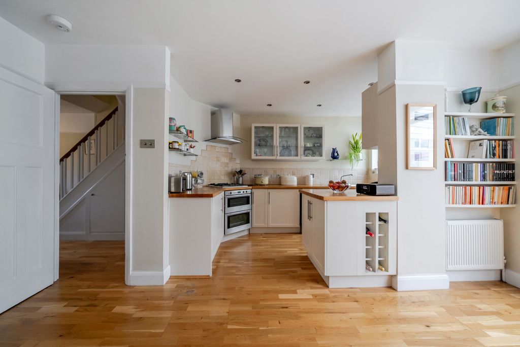 Property photo 3 of 16 Kitchen