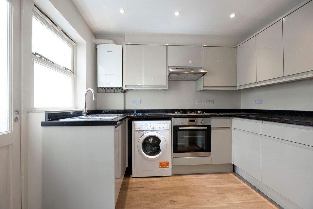 Property photo 2 of 8