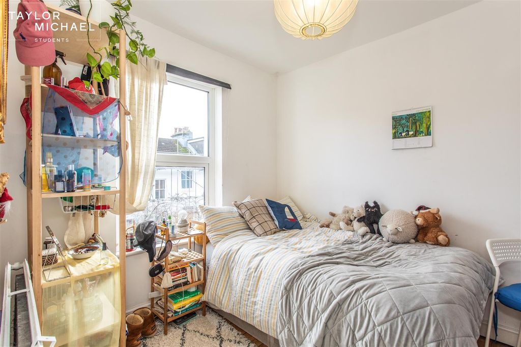 Property photo 1 of 21 Bedroom