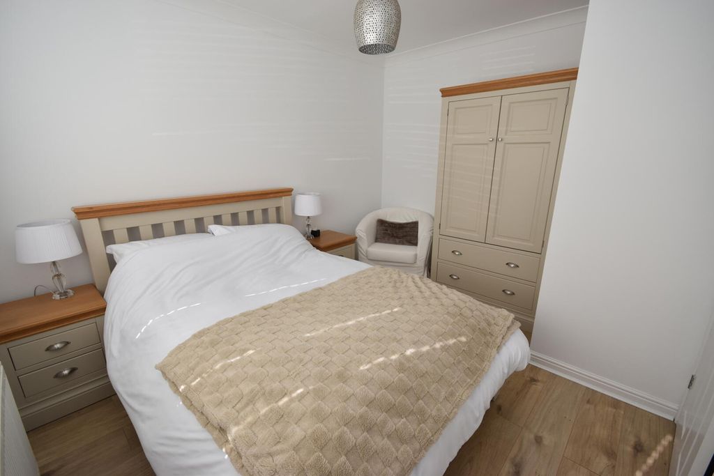 Property photo 1 of 8 Bedroom