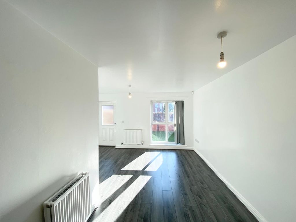 Property photo 3 of 33