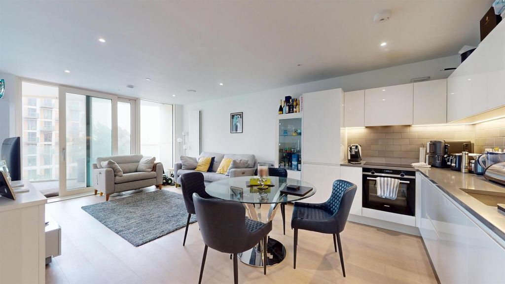 Property photo 1 of 11 Spacious Living &amp; Dining Room At Royal Crest Avenu
