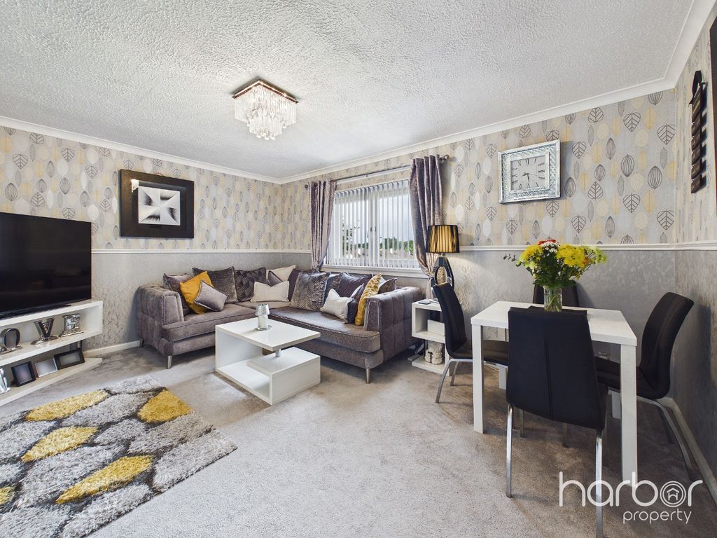 Property photo 2 of 18 5238774