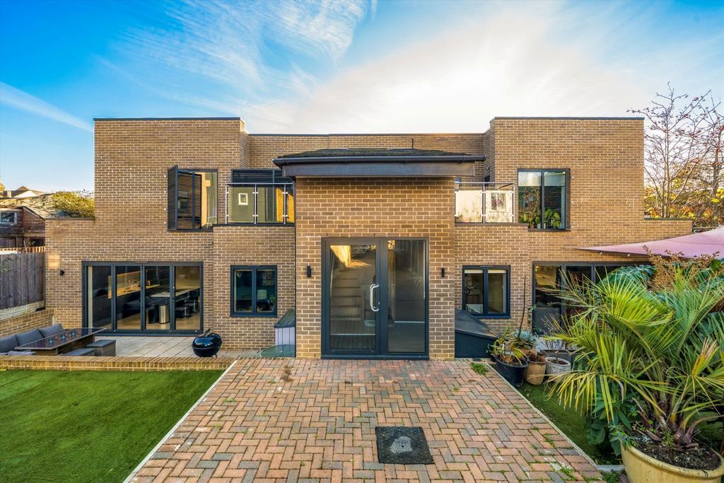 Property photo 1 of 7