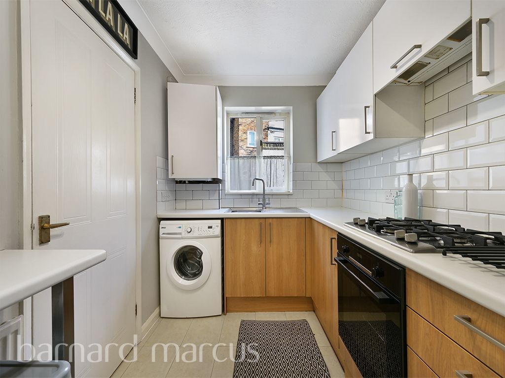 Property photo 2 of 9 Kitchen