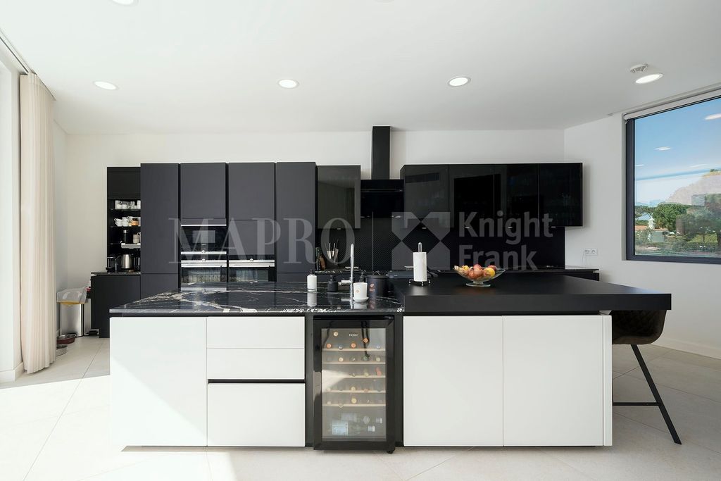 Property photo 3 of 27