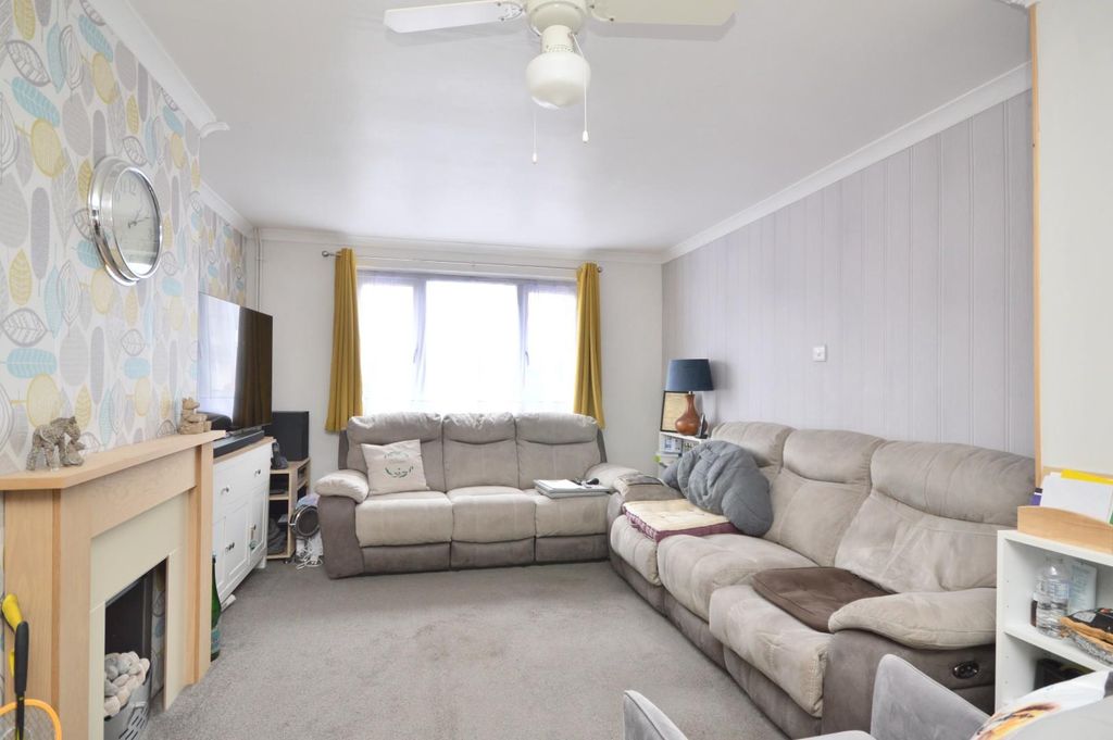 Property photo 3 of 18 Sitting/Dining Room